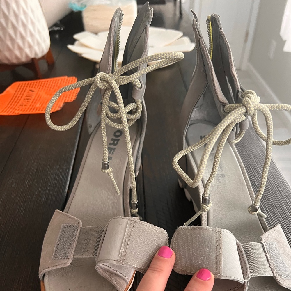Like new Sorel wedge Sandals